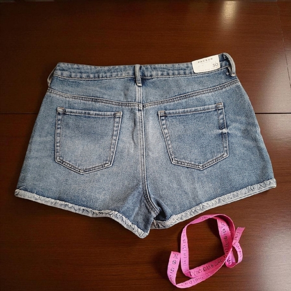PacSun - 30" Waist Blue Jean Shorts with Rolled Hems - Picture 2 of 5